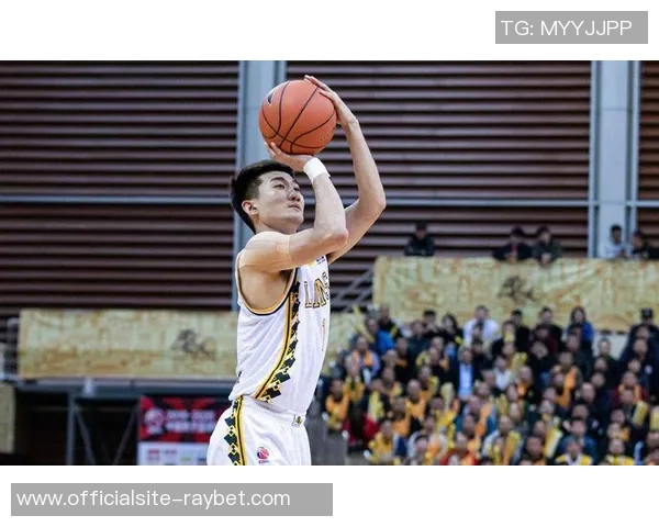 孙铭徽：从青涩新星到篮球场上的领军人物，如何书写自己的传奇人生