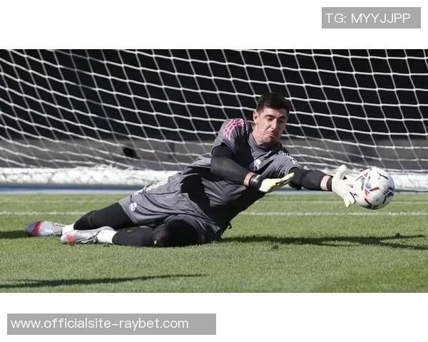 库尔图瓦:守护球门的传奇门将与他的辉煌职业生涯探秘 库尔图瓦:守护球门的传奇门将与他的辉煌职业生涯探秘